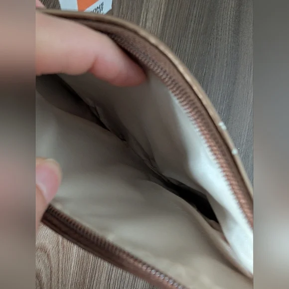 Wilsons Leather‎ Metallic Gold Wristlet - Picture 2 of 5